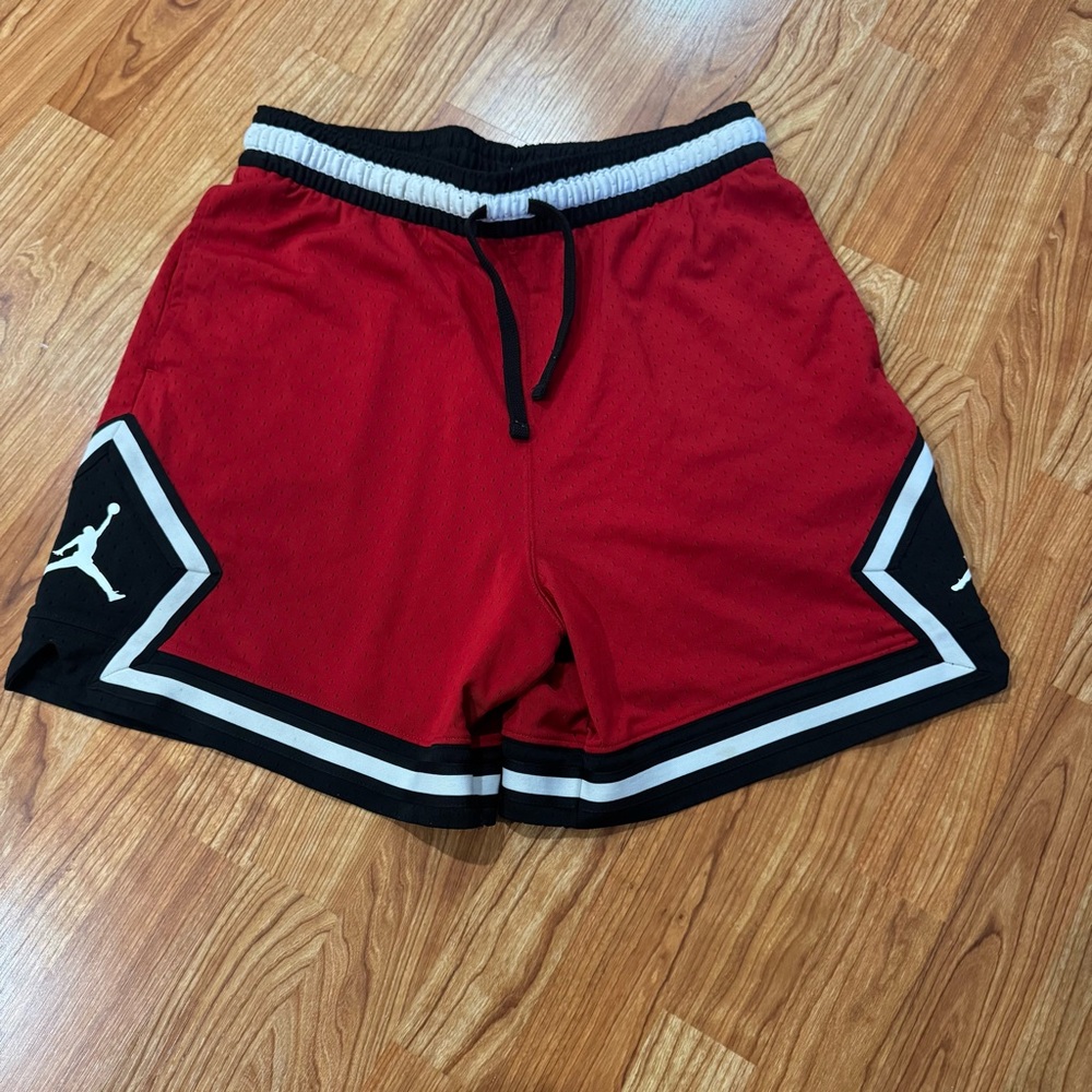 Jordan Sport
Men's Dri-FIT Mesh Diamond Shorts
❤️TAKING OFFERS❤️